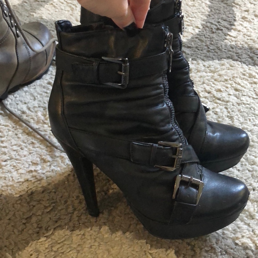Guess boots